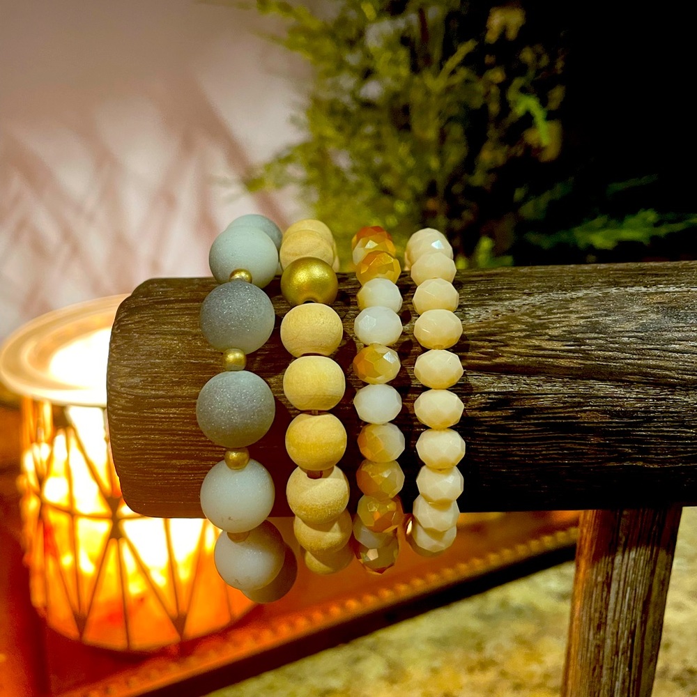 ✨2/$10 Wooden Bead Bracelet Set